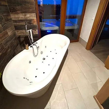 Jasna Wellness Saskia Jacuzzi & Sauna Apartment *